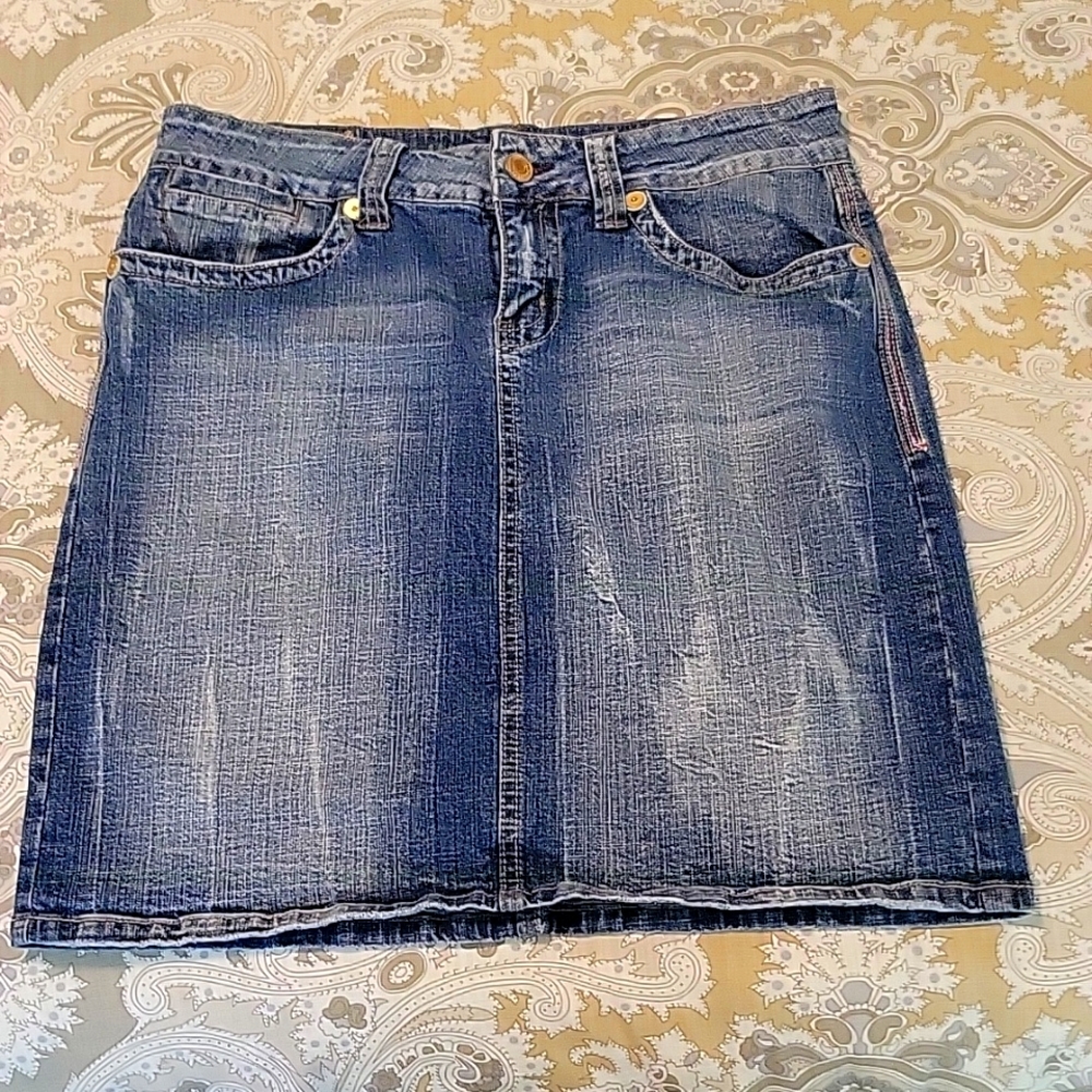 Hydraulic denim skirt